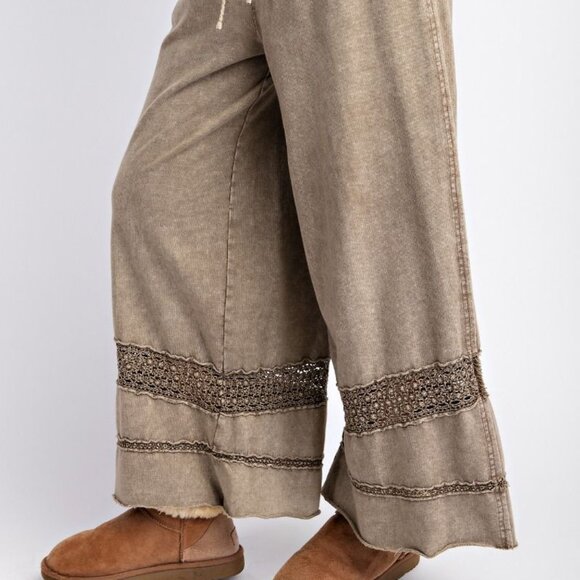 EASEL 2 PC SET TAUPE MED OR LARGE CROCHET ACCENT - Picture 3 of 3